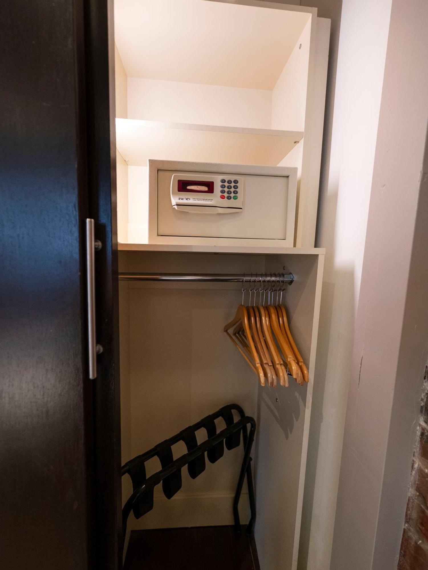 Self Check-In Boutique Hotel - Quartier Latin - Room 201 Montreal Exterior photo